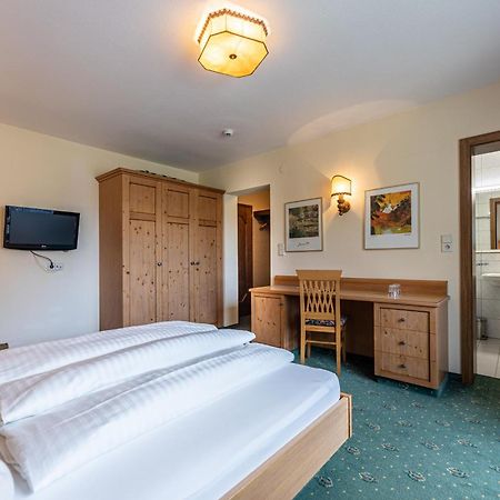 Hotel Gletscherblick Санкт Леонард им Пицтал Екстериор снимка